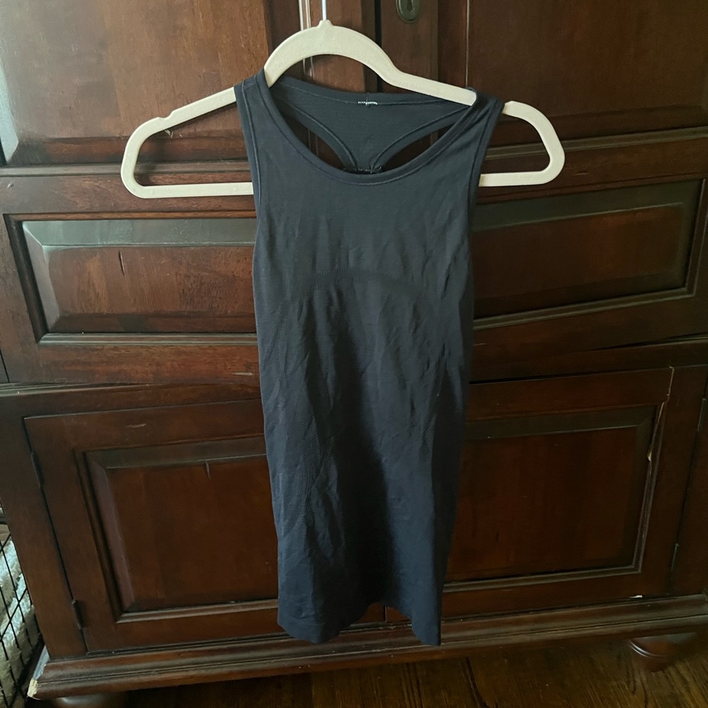 LULU SWIFTY TECH SIZE 6 TANK BLACK